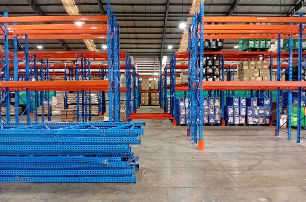 Drive-In vs Drive-Through Racking: Mana yang Lebih Efisien?