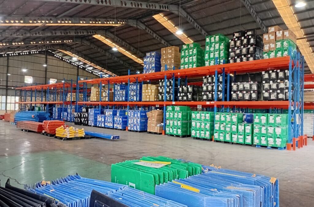 Rak Pallet Drive-In vs Drive-Through: Mana Pilihan Tepat untuk Pabrik Anda?