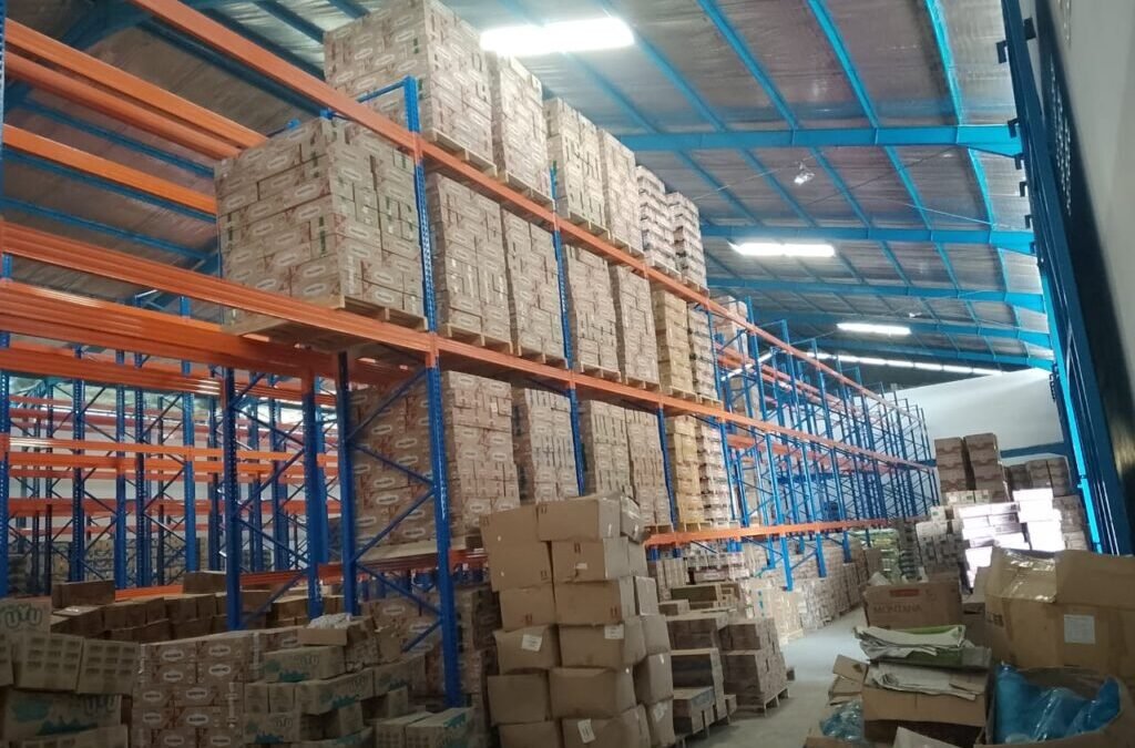 Rak Gudang untuk Pabrik Plastik dan Barang Volume Besar